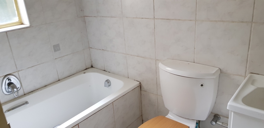 To Let 2 Bedroom Property for Rent in Florida Hills Gauteng