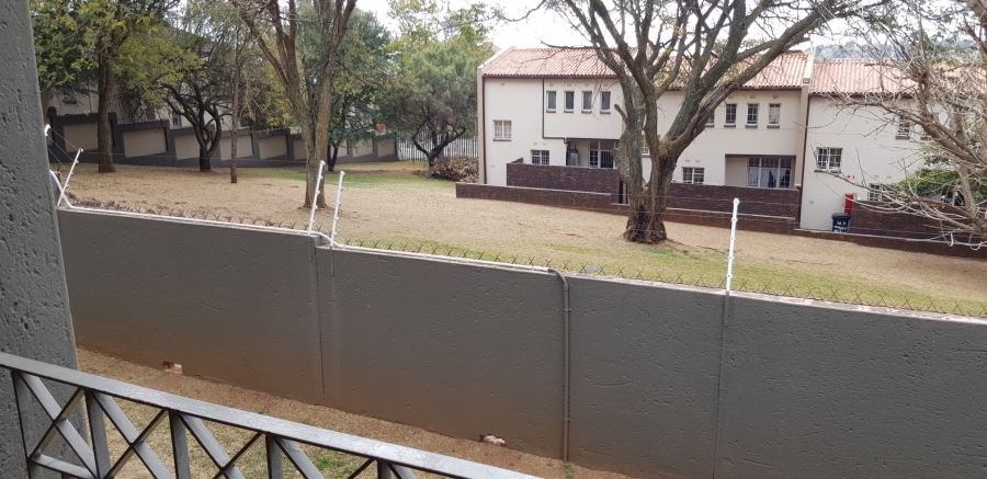 To Let 2 Bedroom Property for Rent in Florida Hills Gauteng