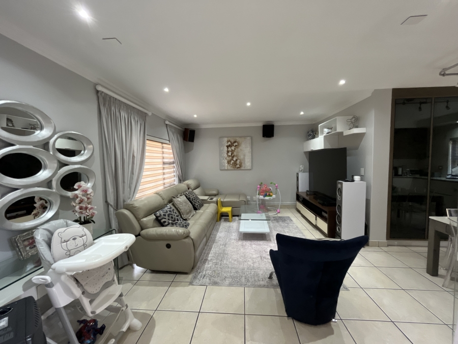To Let 4 Bedroom Property for Rent in Bedfordview Gauteng
