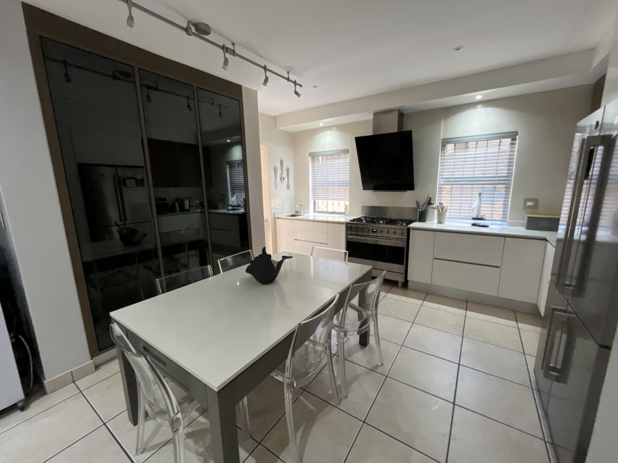 To Let 4 Bedroom Property for Rent in Bedfordview Gauteng