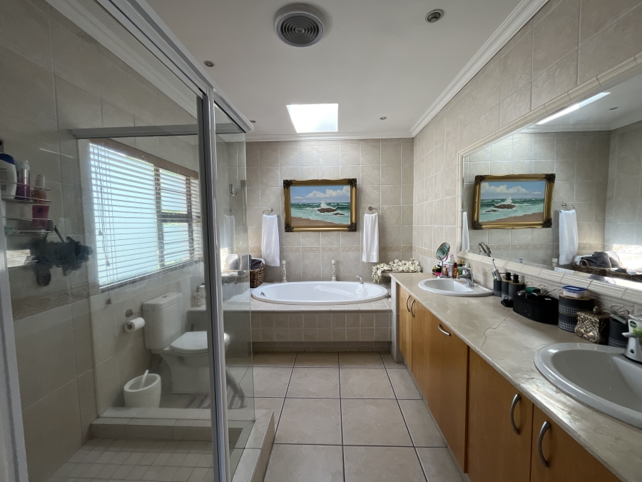 To Let 4 Bedroom Property for Rent in Bedfordview Gauteng