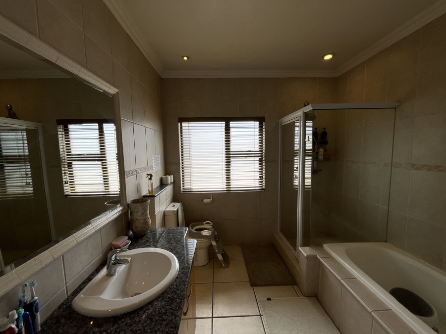 To Let 4 Bedroom Property for Rent in Bedfordview Gauteng