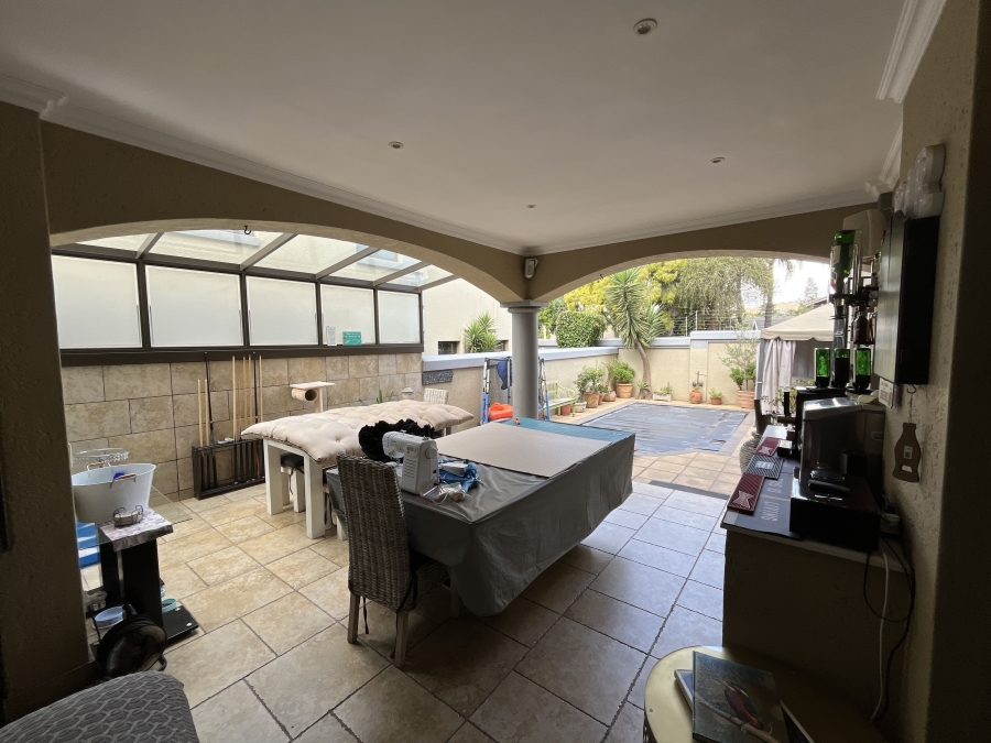 To Let 4 Bedroom Property for Rent in Bedfordview Gauteng