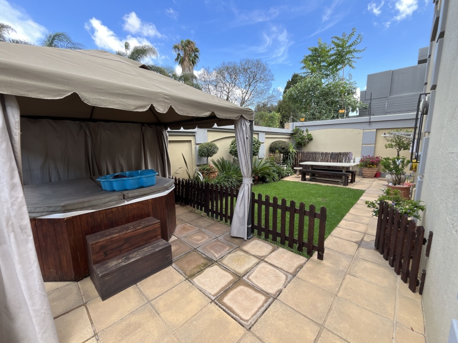 To Let 4 Bedroom Property for Rent in Bedfordview Gauteng