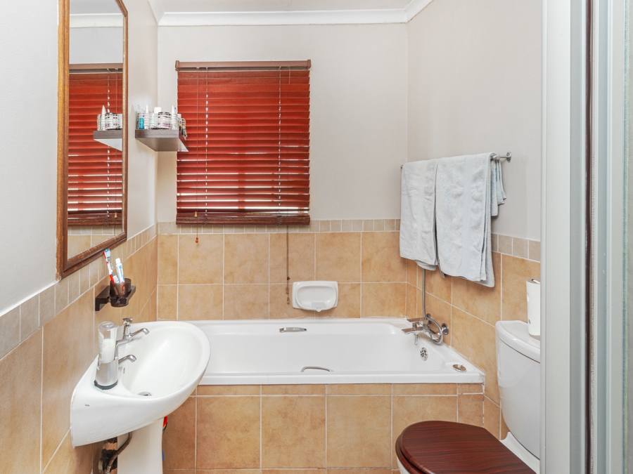 3 Bedroom Property for Sale in Noordwyk Gauteng