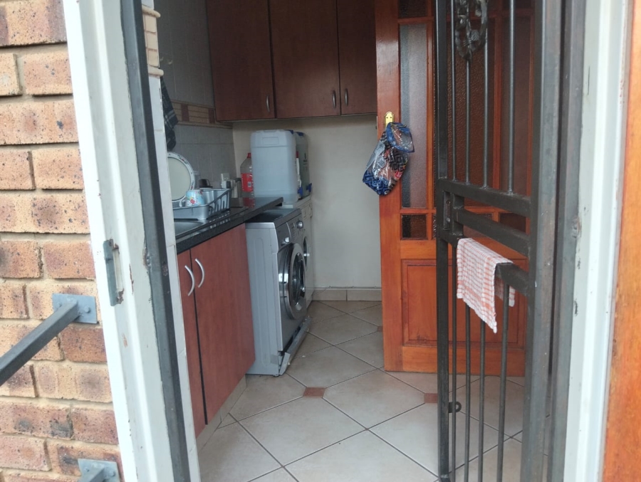 5 Bedroom Property for Sale in Selcourt Gauteng