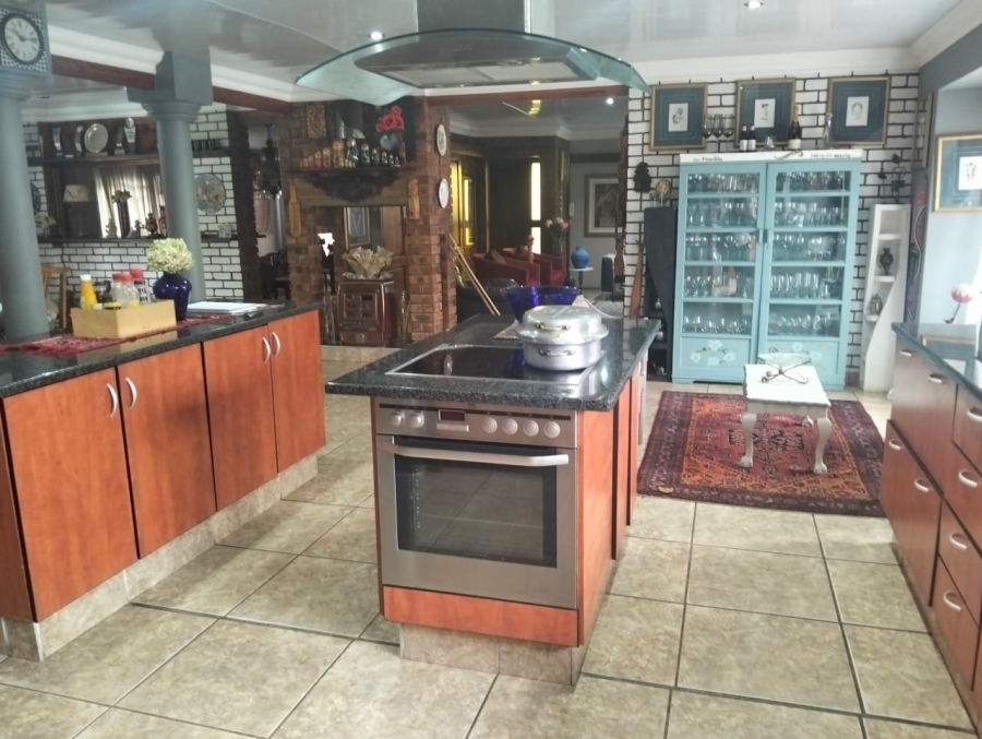 5 Bedroom Property for Sale in Selcourt Gauteng