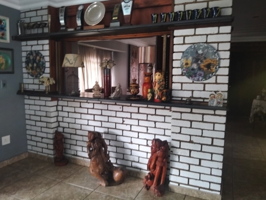 5 Bedroom Property for Sale in Selcourt Gauteng