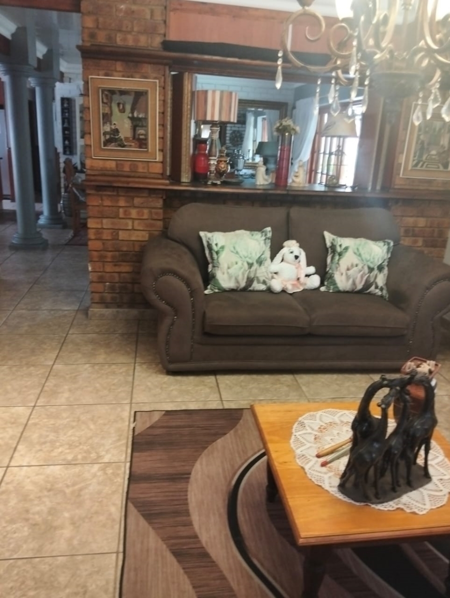 5 Bedroom Property for Sale in Selcourt Gauteng