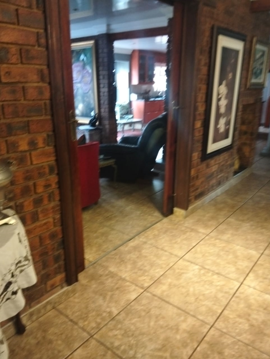 5 Bedroom Property for Sale in Selcourt Gauteng