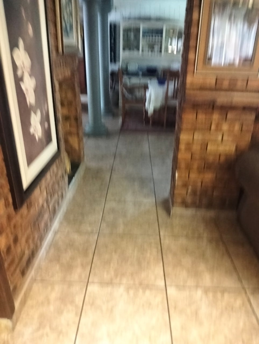 5 Bedroom Property for Sale in Selcourt Gauteng