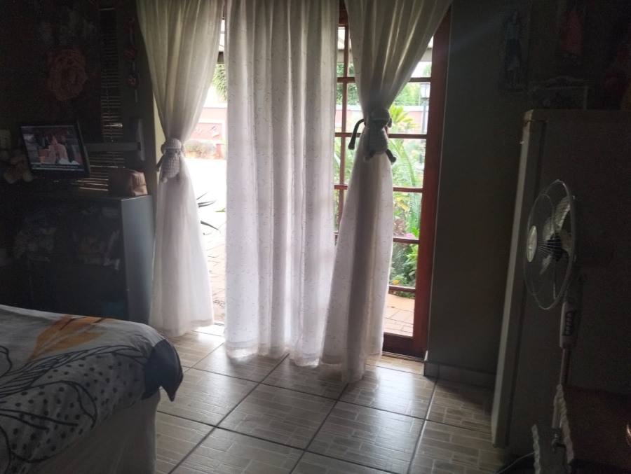 5 Bedroom Property for Sale in Selcourt Gauteng