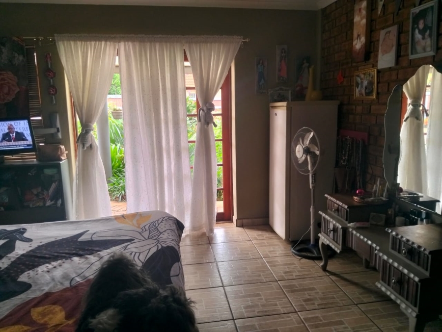 5 Bedroom Property for Sale in Selcourt Gauteng