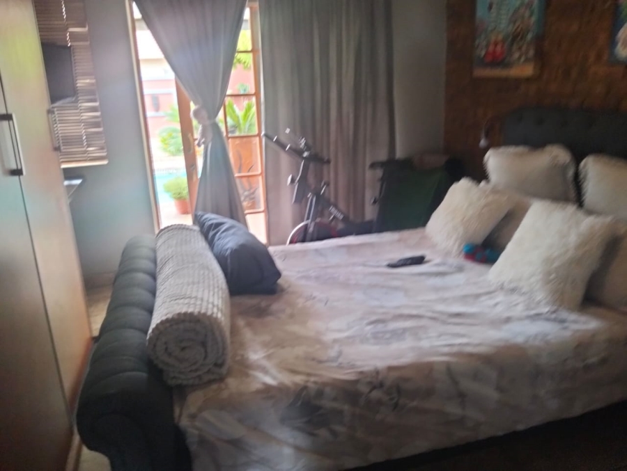 5 Bedroom Property for Sale in Selcourt Gauteng
