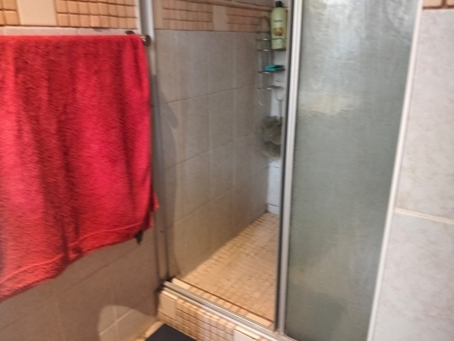 5 Bedroom Property for Sale in Selcourt Gauteng