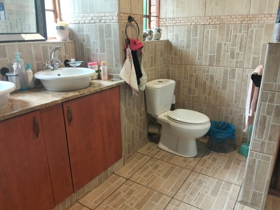 5 Bedroom Property for Sale in Selcourt Gauteng