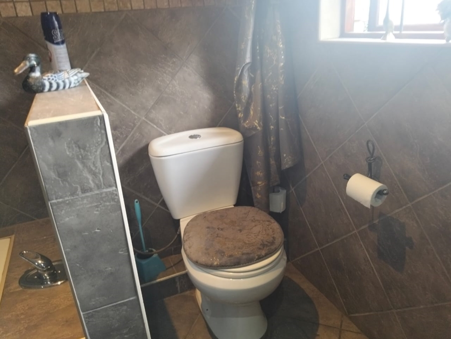 5 Bedroom Property for Sale in Selcourt Gauteng