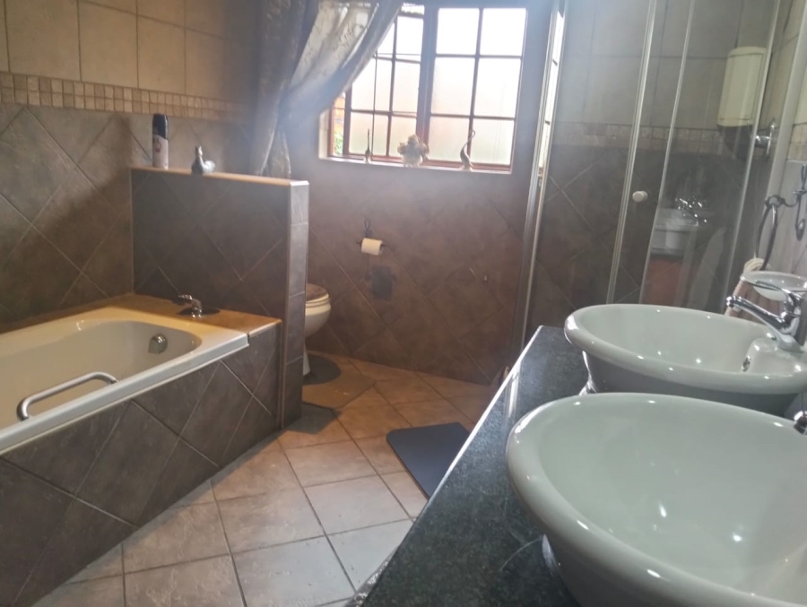 5 Bedroom Property for Sale in Selcourt Gauteng