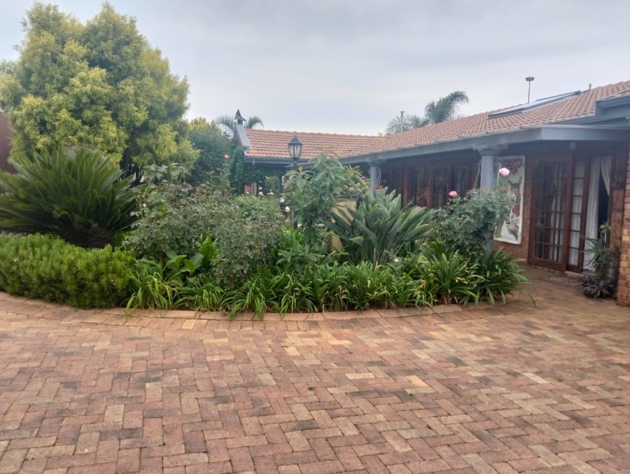 5 Bedroom Property for Sale in Selcourt Gauteng