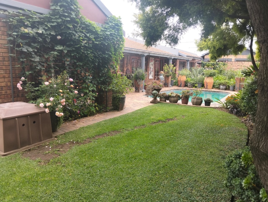 5 Bedroom Property for Sale in Selcourt Gauteng