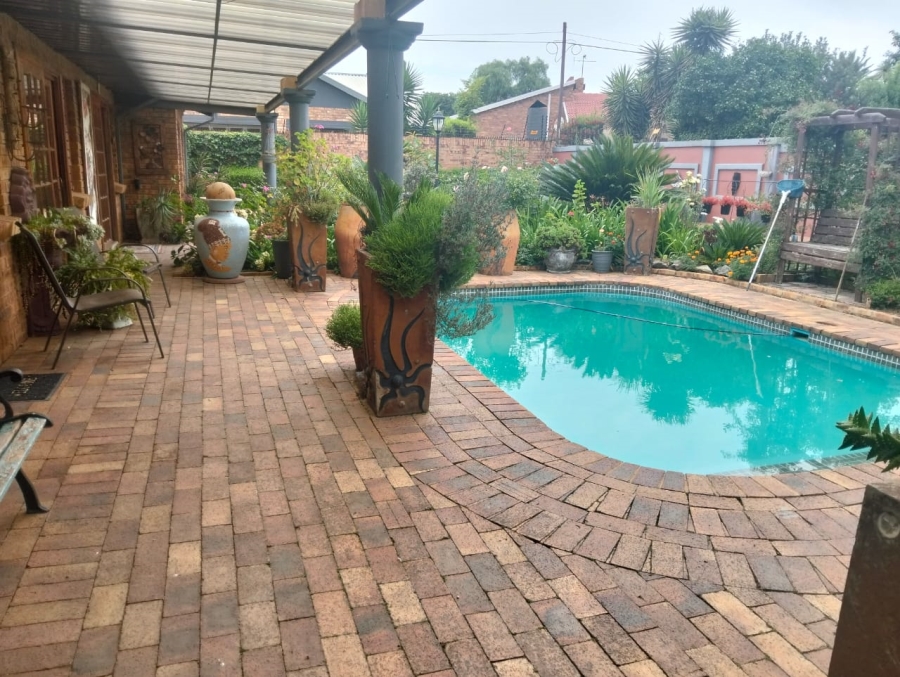 5 Bedroom Property for Sale in Selcourt Gauteng