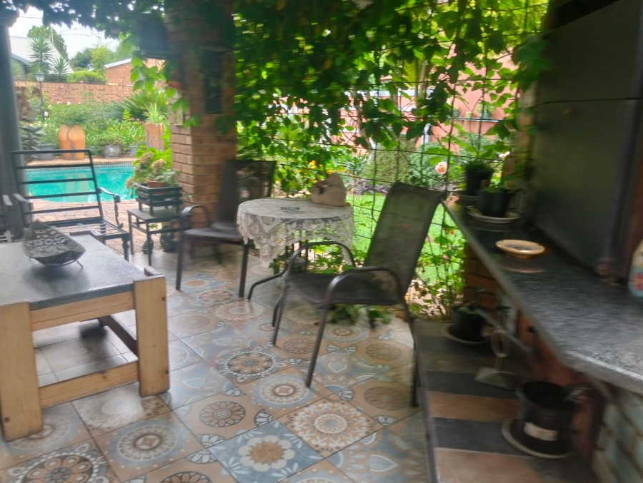 5 Bedroom Property for Sale in Selcourt Gauteng