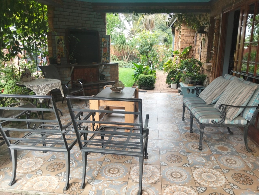 5 Bedroom Property for Sale in Selcourt Gauteng