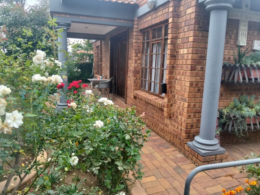 5 Bedroom Property for Sale in Selcourt Gauteng