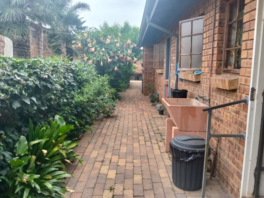 5 Bedroom Property for Sale in Selcourt Gauteng