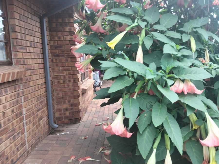 5 Bedroom Property for Sale in Selcourt Gauteng