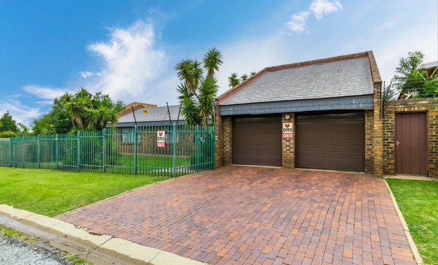 3 Bedroom Property for Sale in Wilro Park Gauteng
