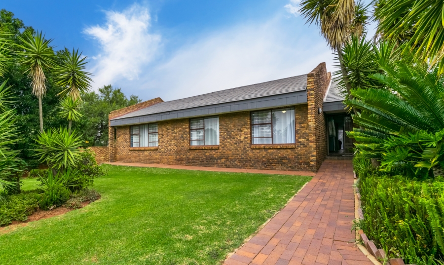 3 Bedroom Property for Sale in Wilro Park Gauteng