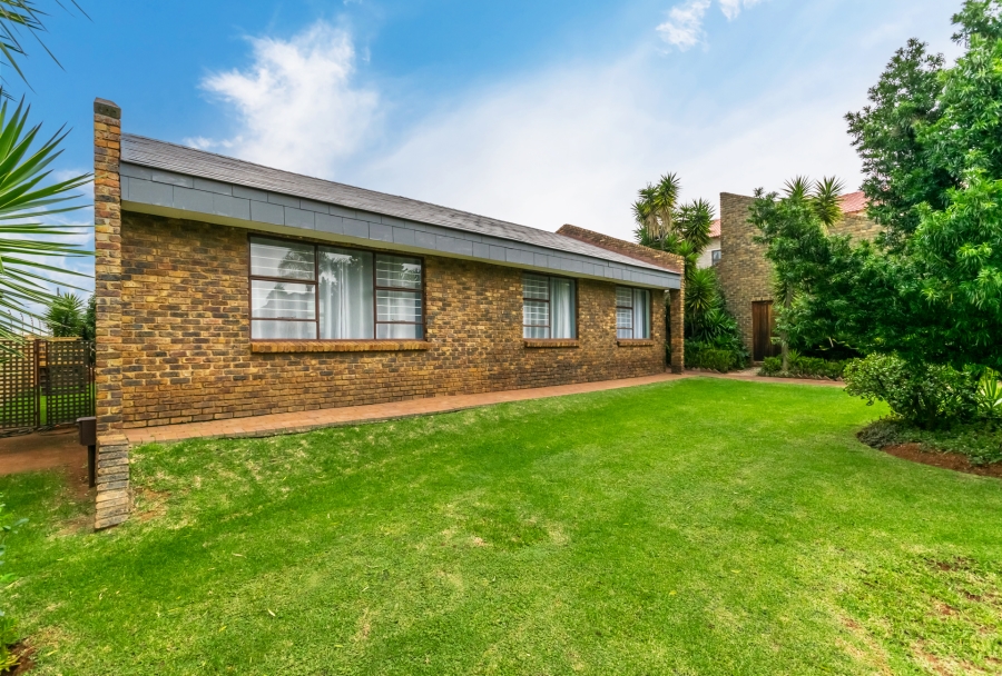 3 Bedroom Property for Sale in Wilro Park Gauteng