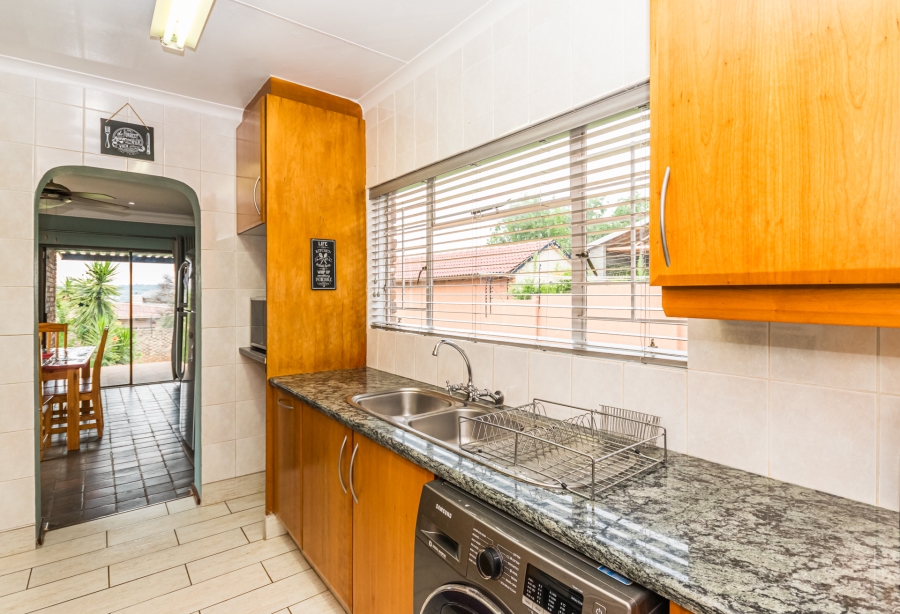 3 Bedroom Property for Sale in Wilro Park Gauteng