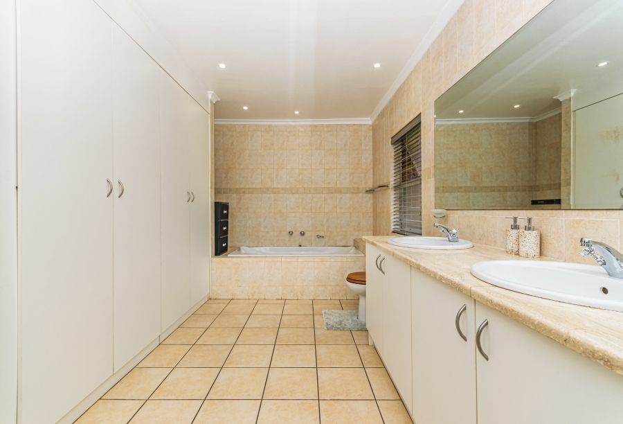 3 Bedroom Property for Sale in Wilro Park Gauteng