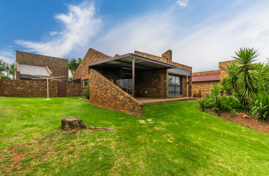3 Bedroom Property for Sale in Wilro Park Gauteng