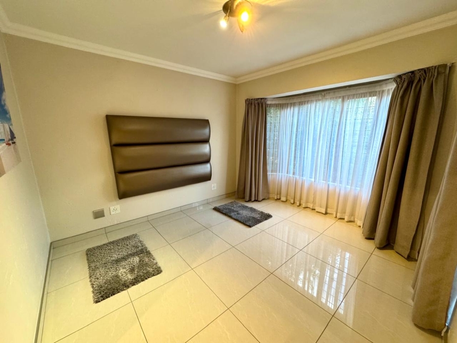 2 Bedroom Property for Sale in Sunninghill Gauteng