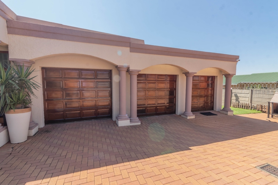 3 Bedroom Property for Sale in Edleen Gauteng