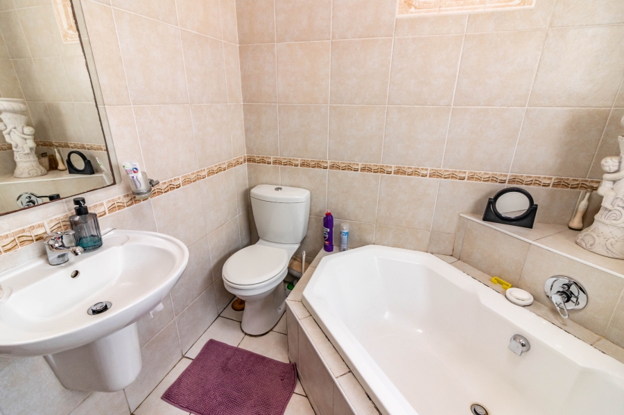 3 Bedroom Property for Sale in Edleen Gauteng