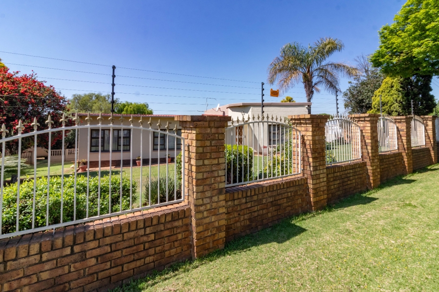 3 Bedroom Property for Sale in Edleen Gauteng