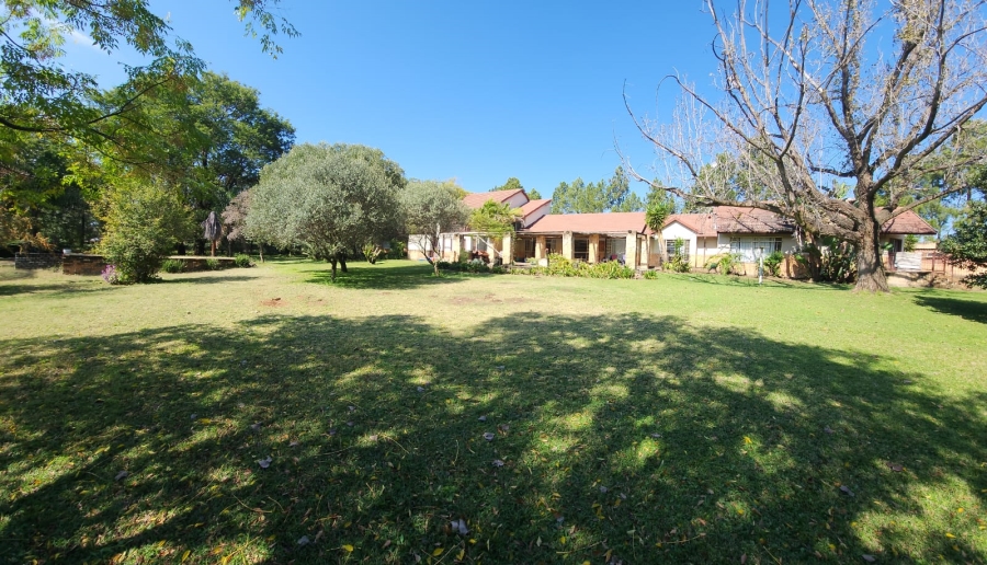 5 Bedroom Property for Sale in Mnandi Gauteng