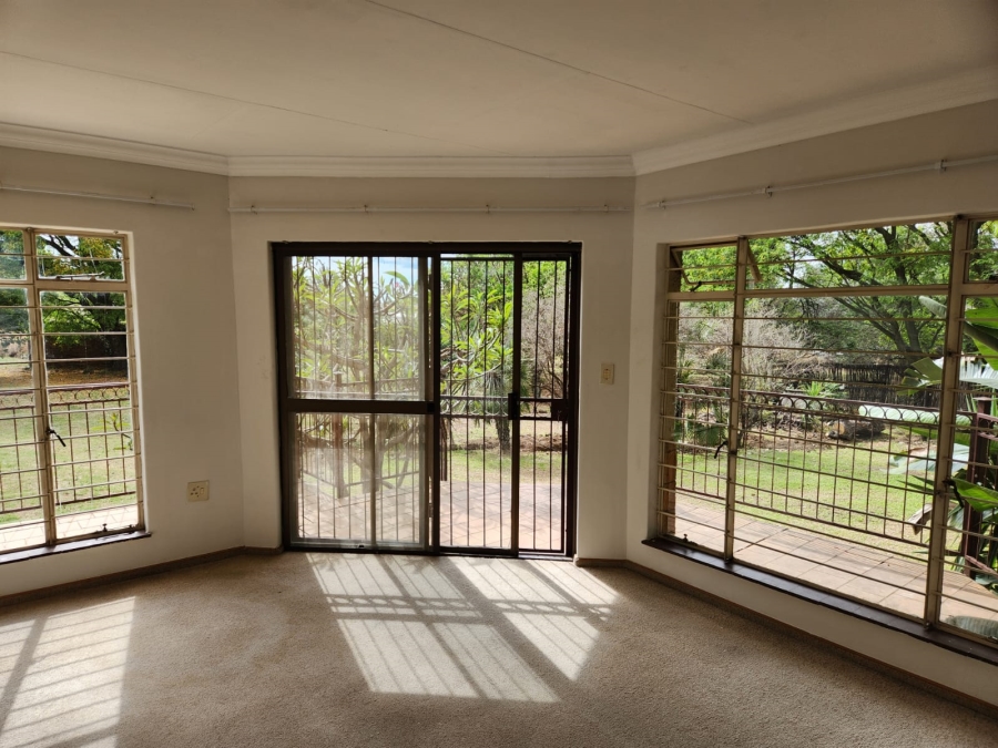 5 Bedroom Property for Sale in Mnandi Gauteng