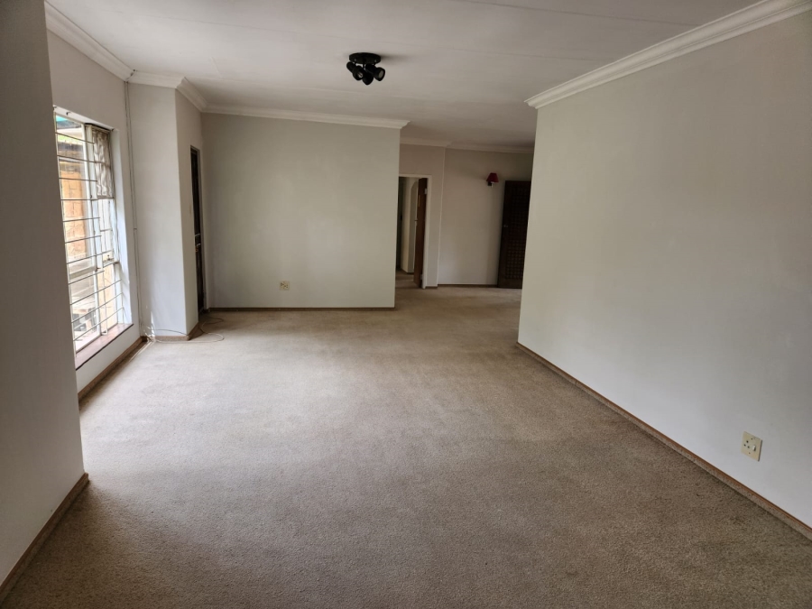 5 Bedroom Property for Sale in Mnandi Gauteng