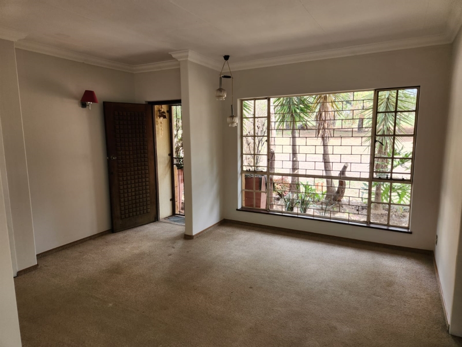 5 Bedroom Property for Sale in Mnandi Gauteng