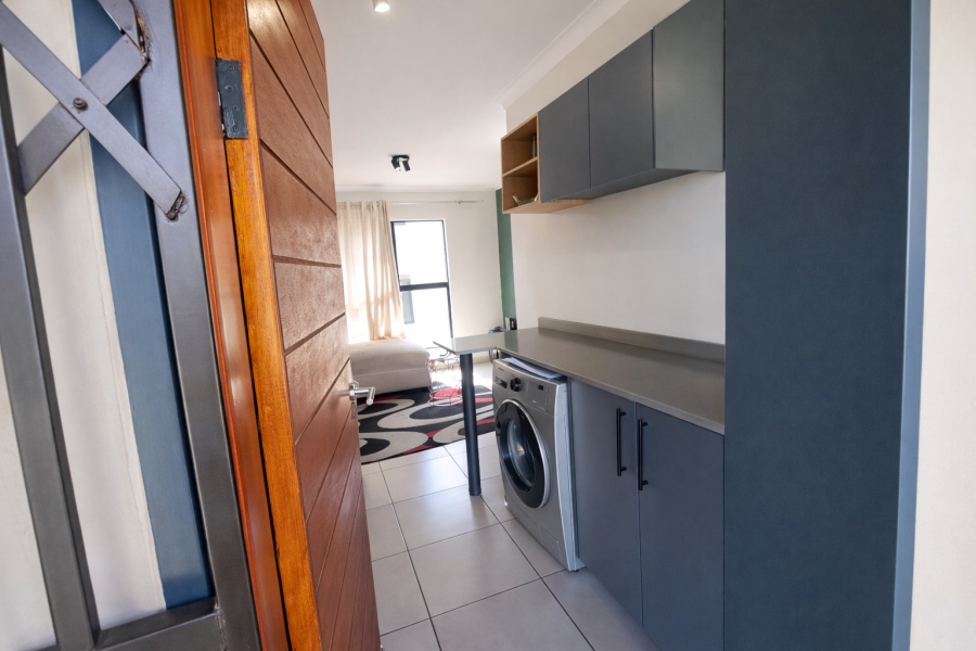 To Let 2 Bedroom Property for Rent in Fleurhof Gauteng