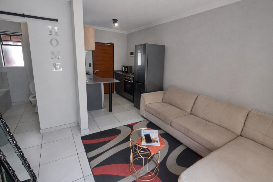 To Let 2 Bedroom Property for Rent in Fleurhof Gauteng