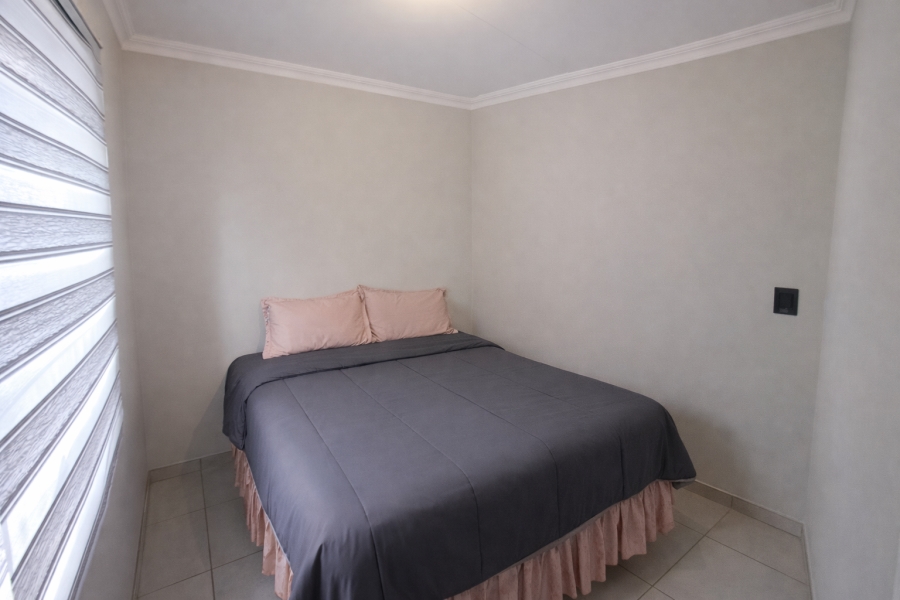 To Let 2 Bedroom Property for Rent in Fleurhof Gauteng