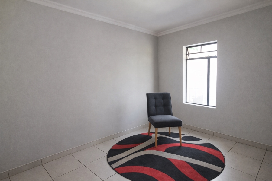 To Let 2 Bedroom Property for Rent in Fleurhof Gauteng