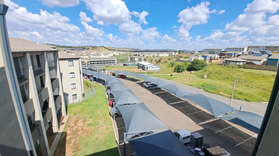 To Let 2 Bedroom Property for Rent in Fleurhof Gauteng