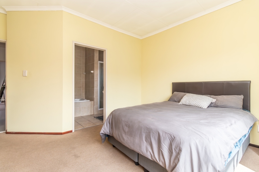 2 Bedroom Property for Sale in Sunninghill Gauteng